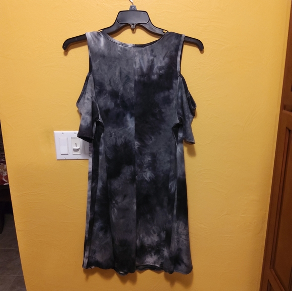 NWT Tie Dye* Cold Shoulder Dress 1X Firm Price - Picture 6 of 6